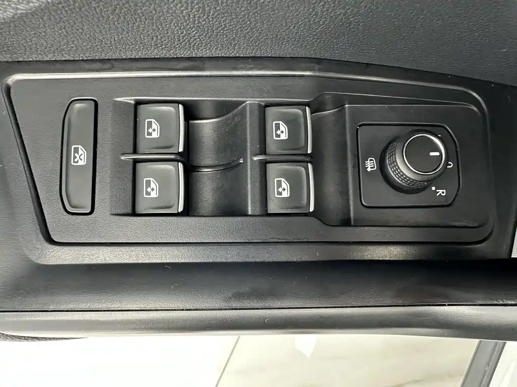 Volkswagen T-Roc 2022 — фото 12