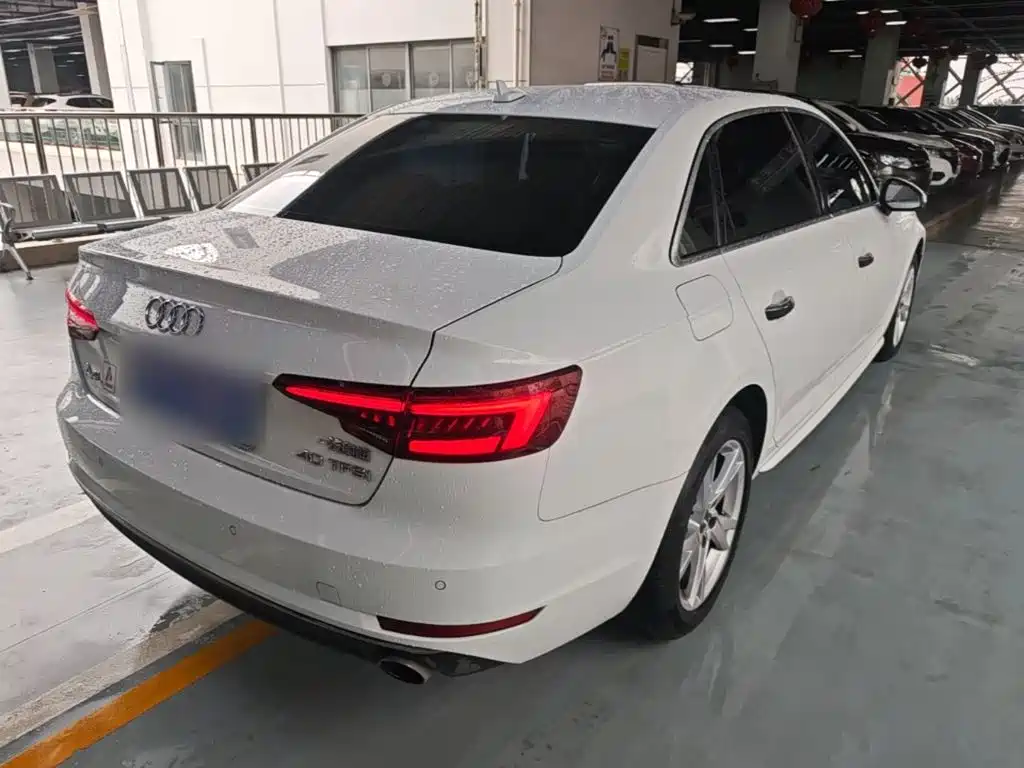 Audi A4L 2018