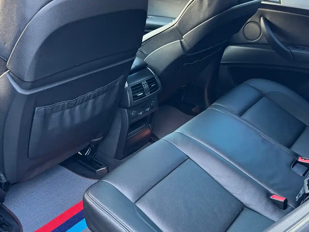 BMW X6 M 2015 — фото 16