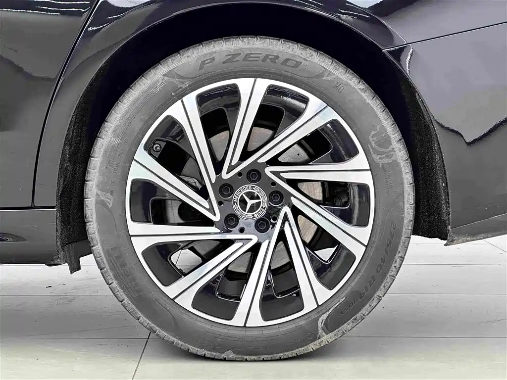 Mercedes-Benz E-Class 2025 — фото 17