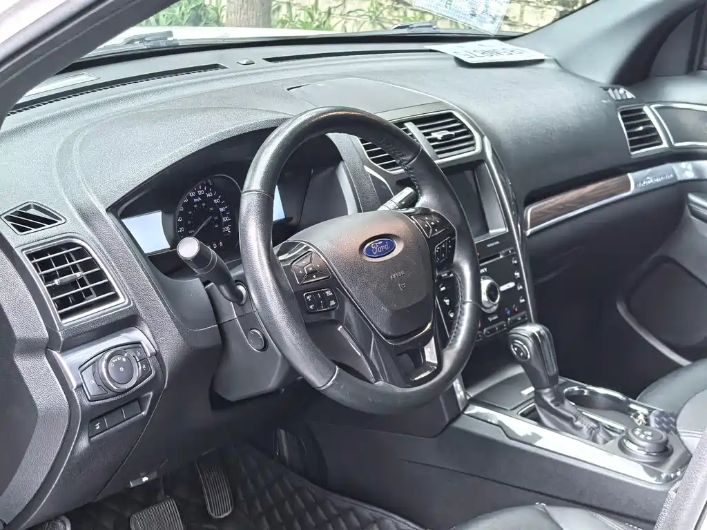 Ford Explorer 2019 — фото 13