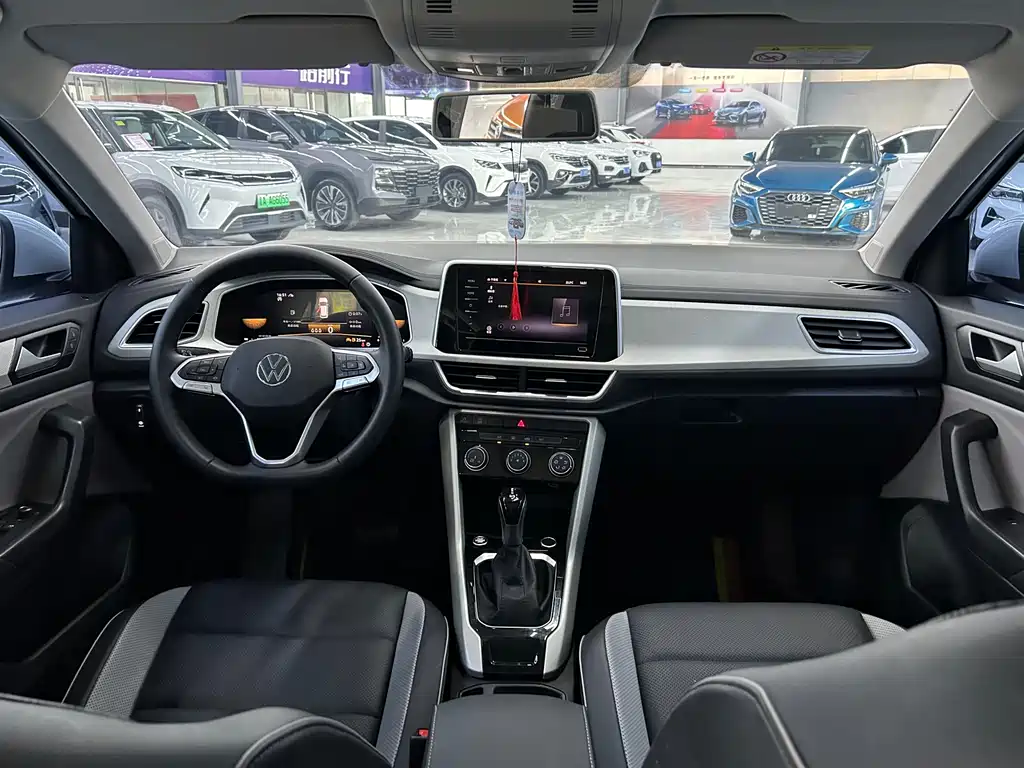 Volkswagen T-Roc 2023 — фото 12