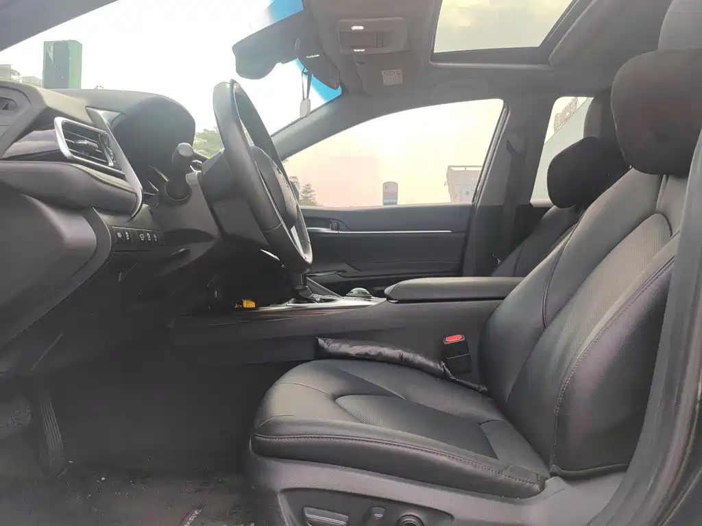 Toyota Camry 2021 — фото 10