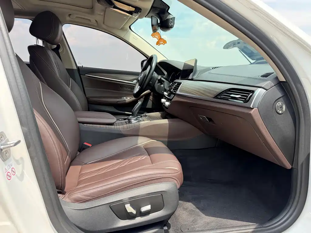 BMW 5 Series New Energy 2018 — фото 9