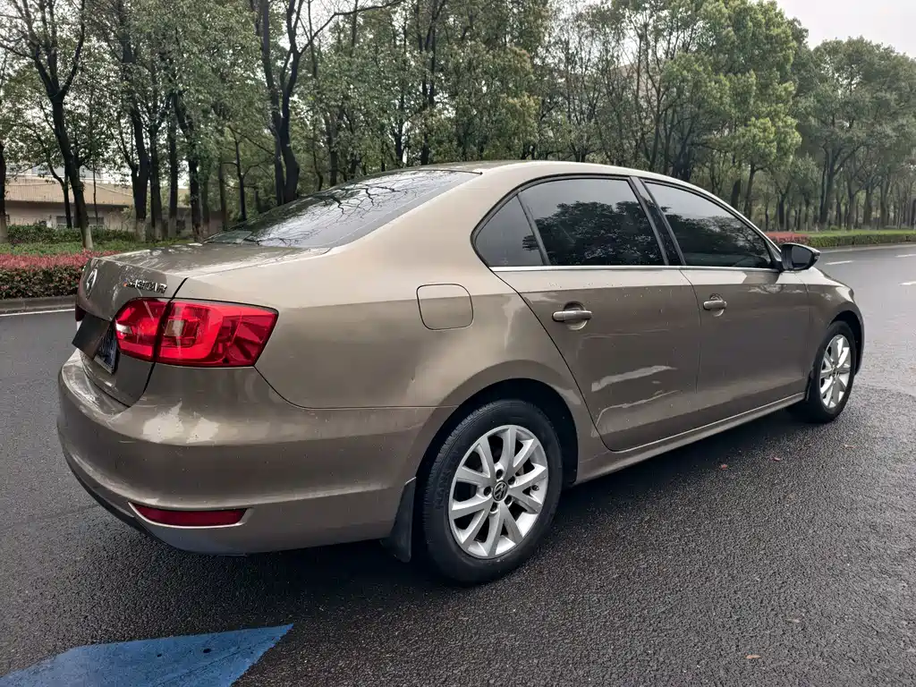 Volkswagen Sagitar 2013