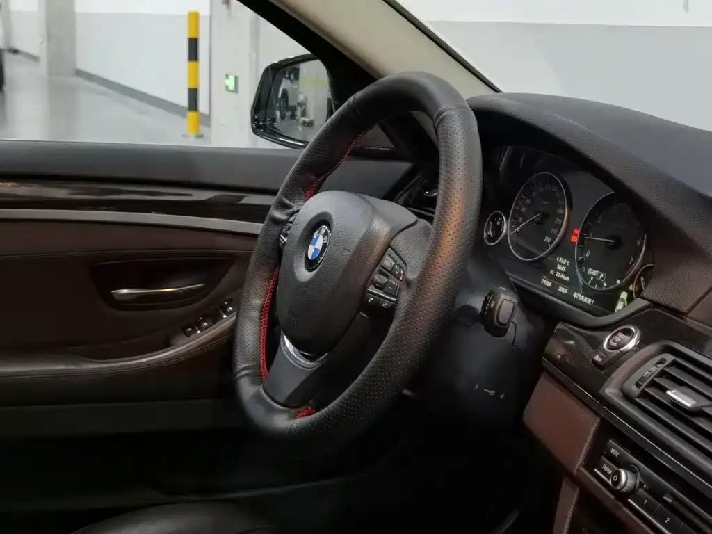 BMW 5 Series 2014 — фото 22