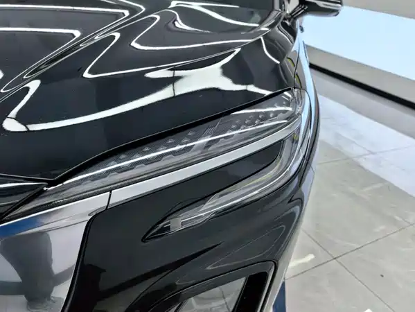 Hongqi HS3 PHEV 2025