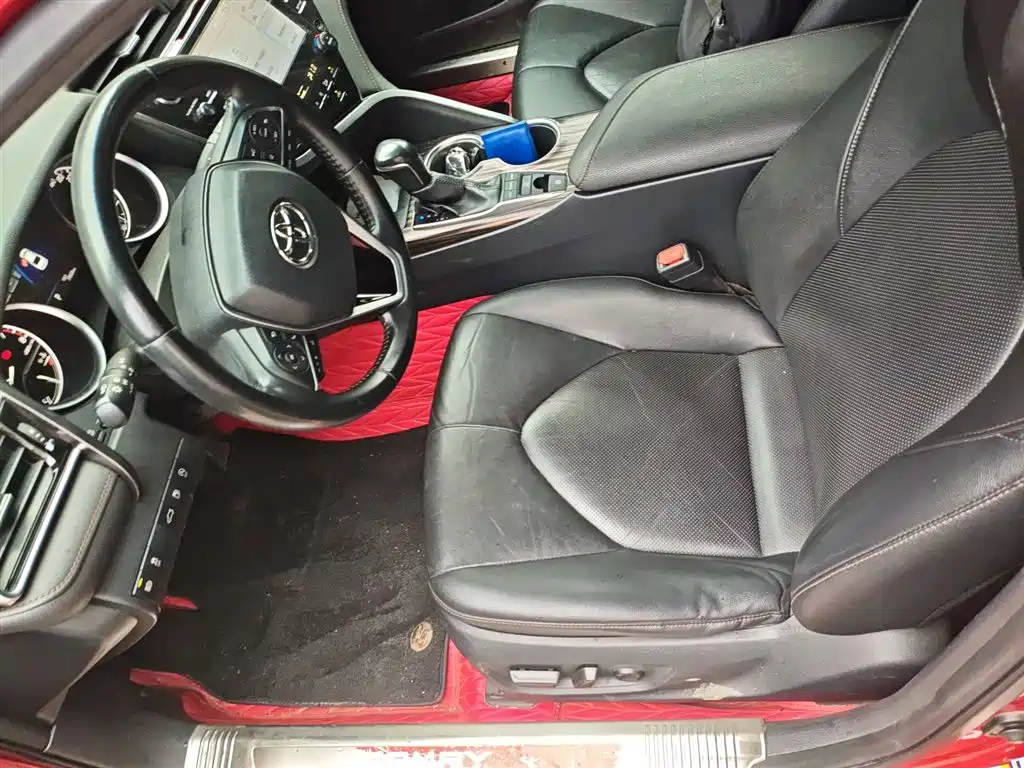 Toyota Camry 2018 — фото 16