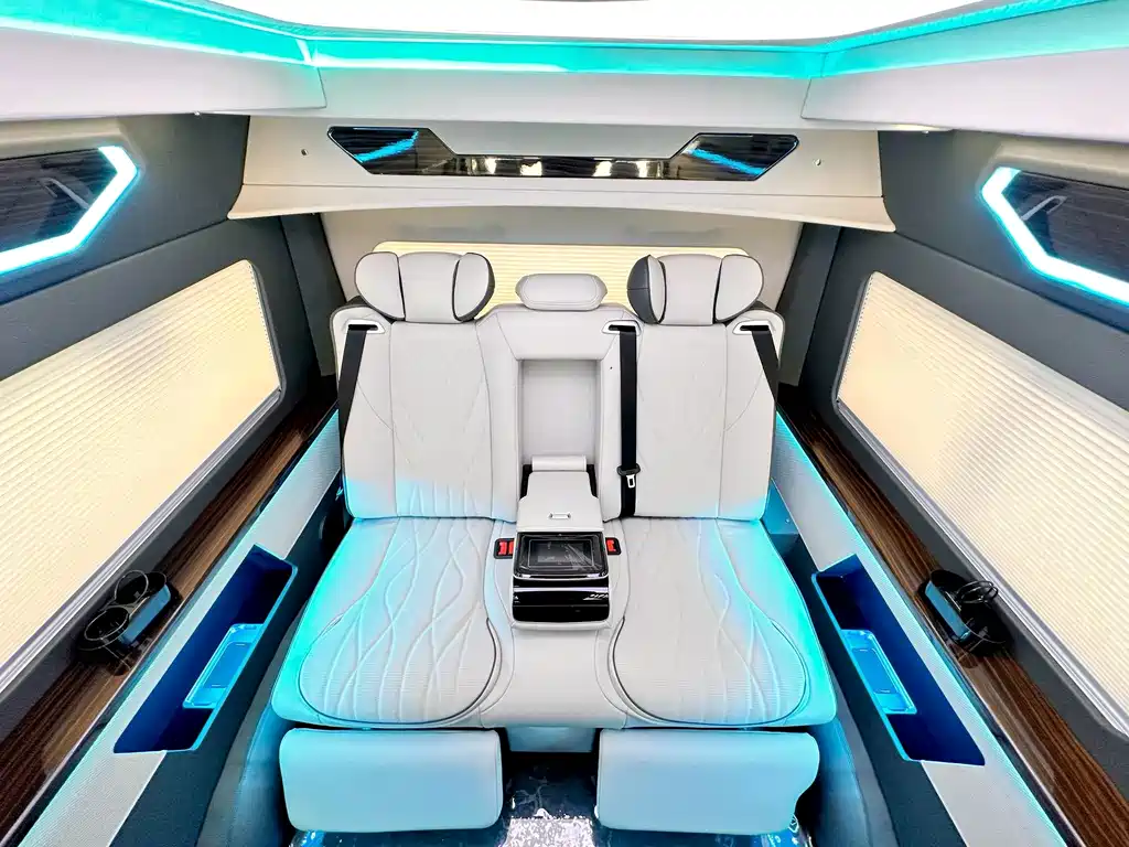 Toyota Hiace 2025 — фото 29