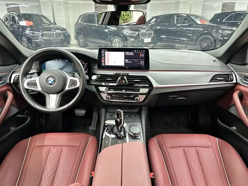 BMW 5 Series 2021 — фото 13