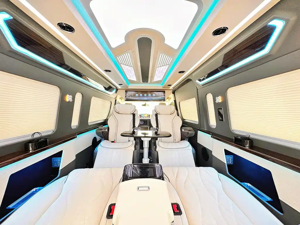 Toyota Hiace 2025 — фото 26
