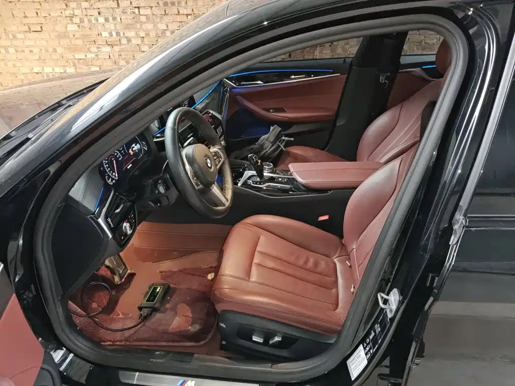 BMW 5 Series 2019 — фото 11
