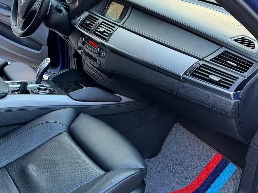 BMW X6 M 2015 — фото 17