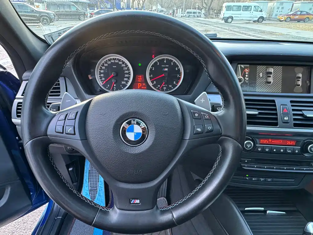 BMW X6 M 2015 — фото 21