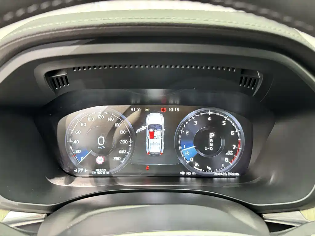 Volvo XC60 2018 — фото 15