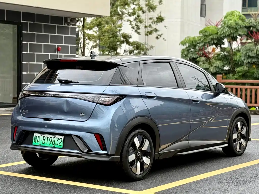 BYD Dolphin 2023