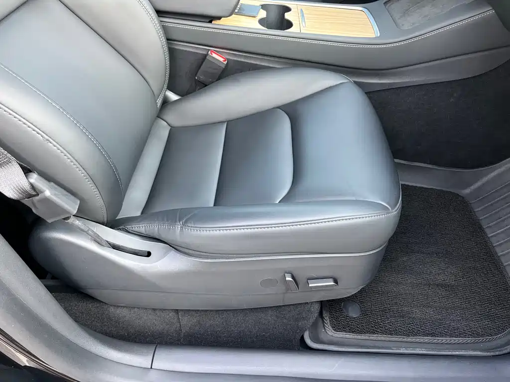 Tesla Model Y 2023 — фото 13