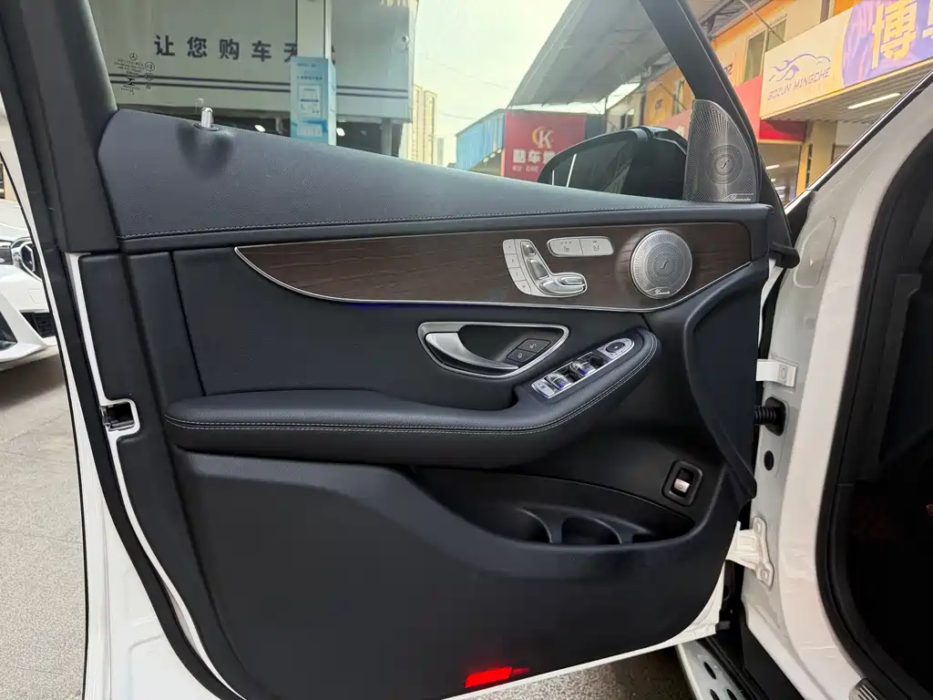 Mercedes-Benz GLC 2023