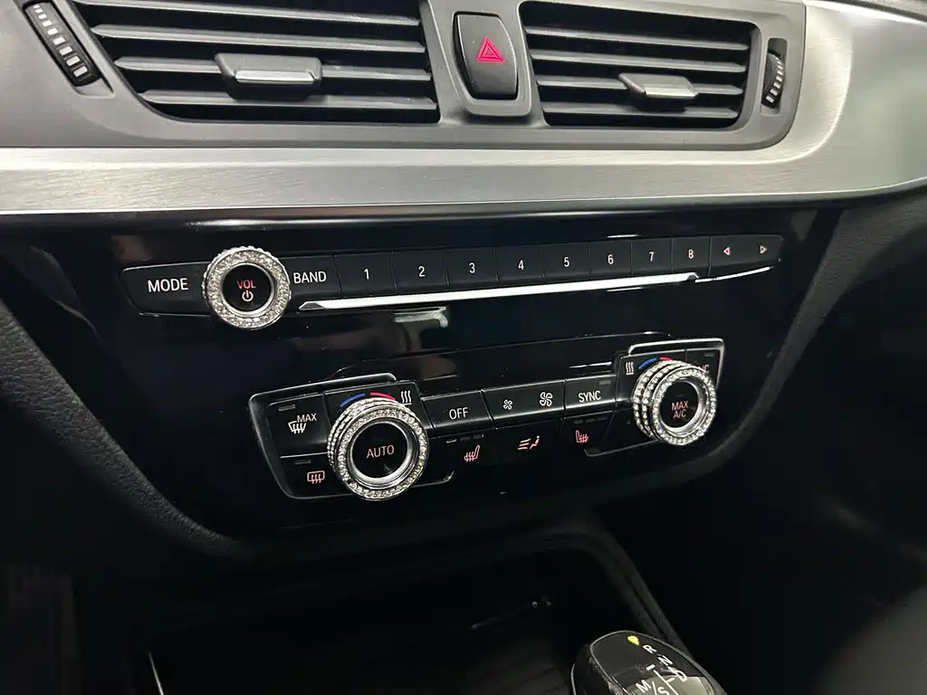 BMW 1 Series 2019 — фото 12