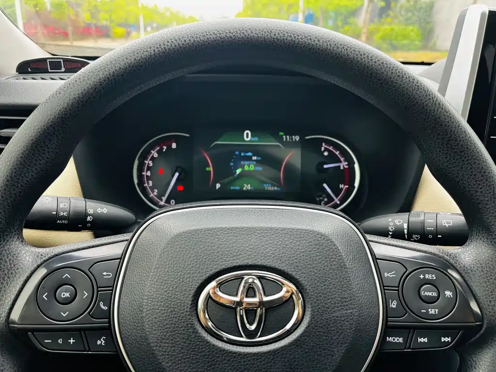 Toyota RAV4 2020 — фото 16