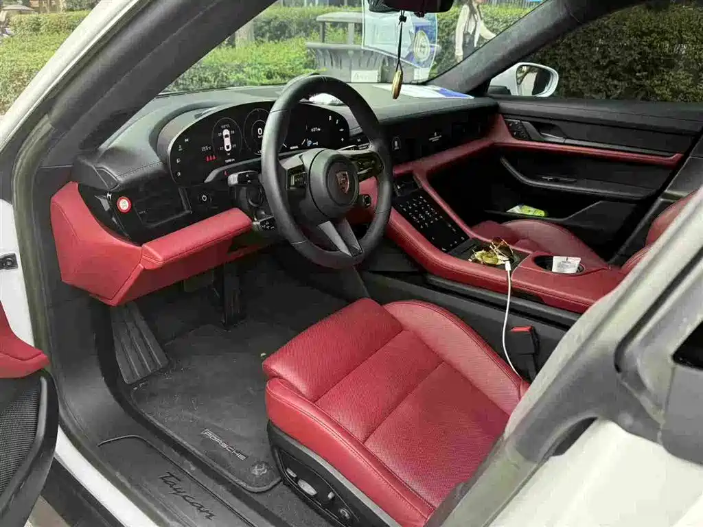 Porsche Taycan 2023