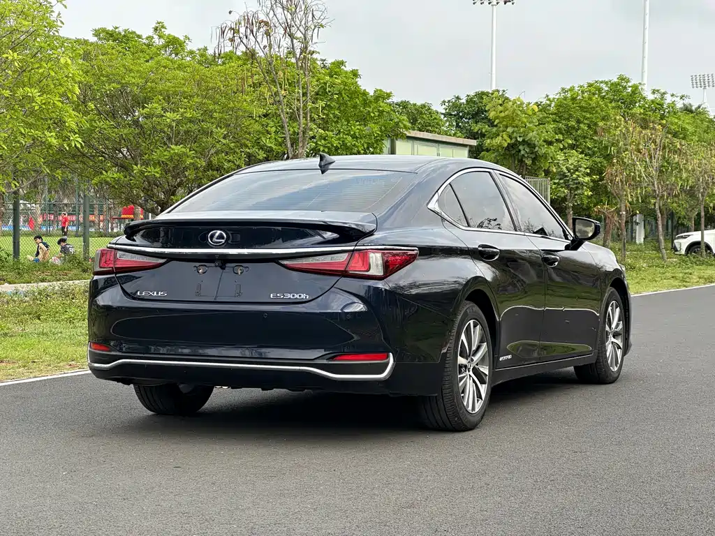 Lexus ES 2018 — фото 6
