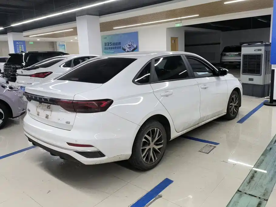 Geely Emgrand 2023 — фото 3