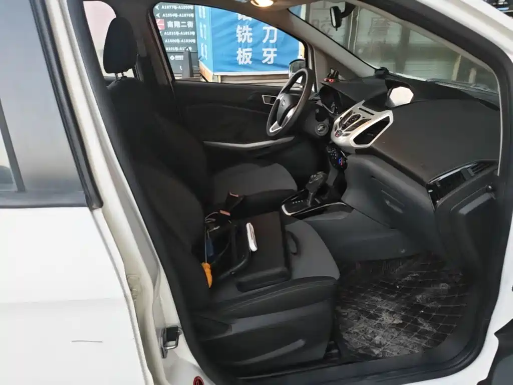 Ford EcoSport 2015 — фото 25