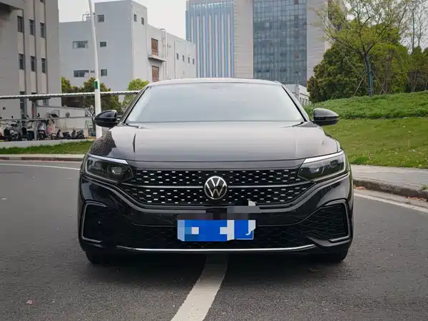 Volkswagen Passat 2024