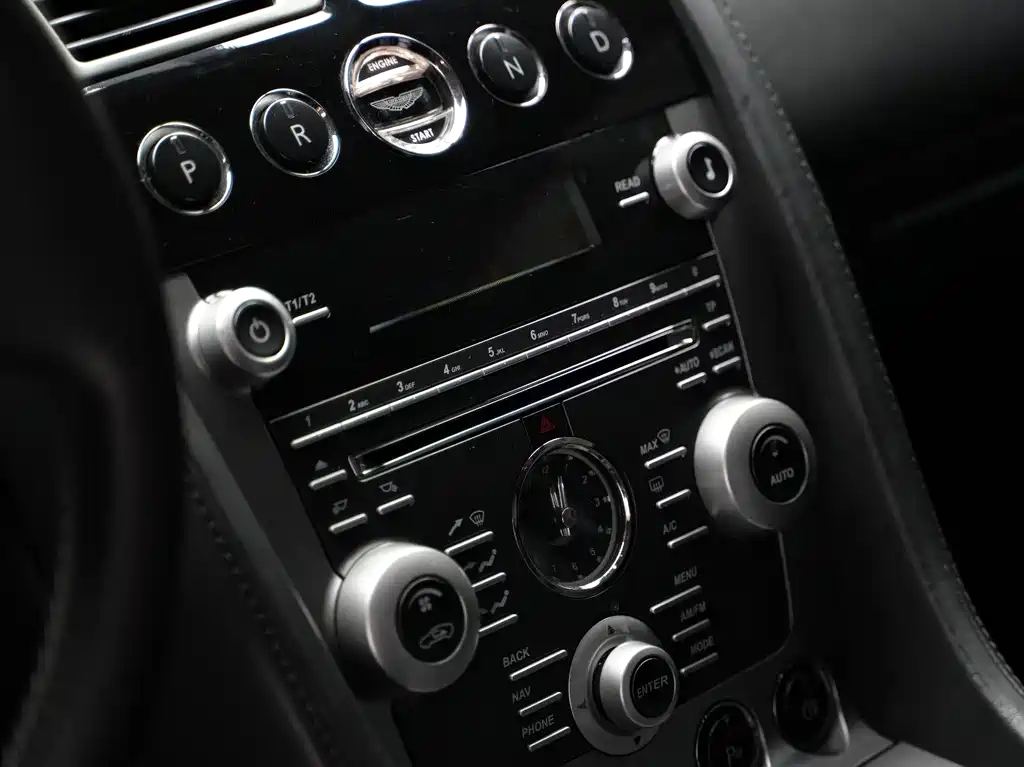 Aston Martin DB9 2009 — фото 12