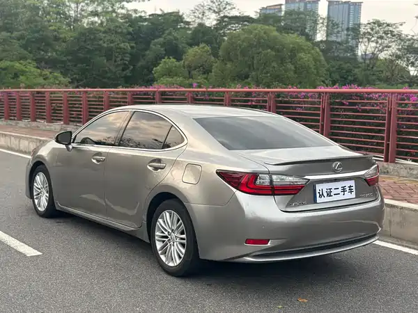 Lexus ES 2015