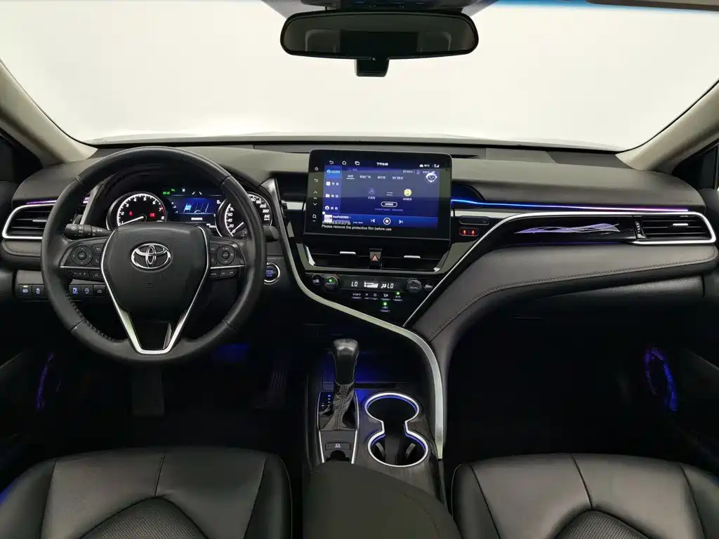 Toyota Camry 2023 — фото 5