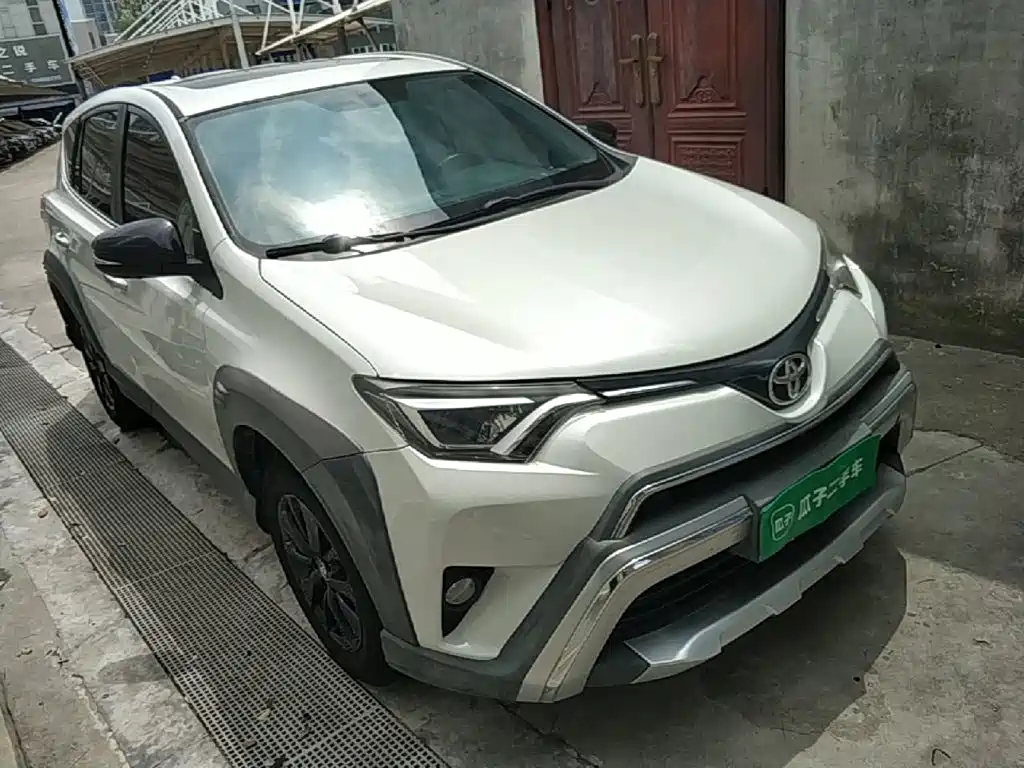 Toyota RAV4 2019 — фото 4