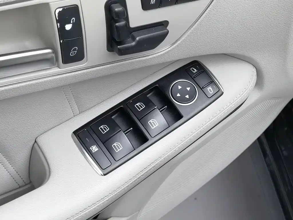 Mercedes-Benz E-Class 2013 — фото 9
