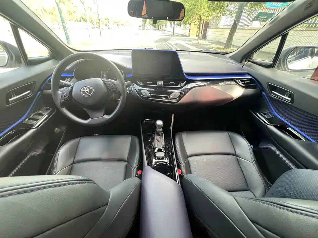 Toyota C-HR 2020 — фото 11