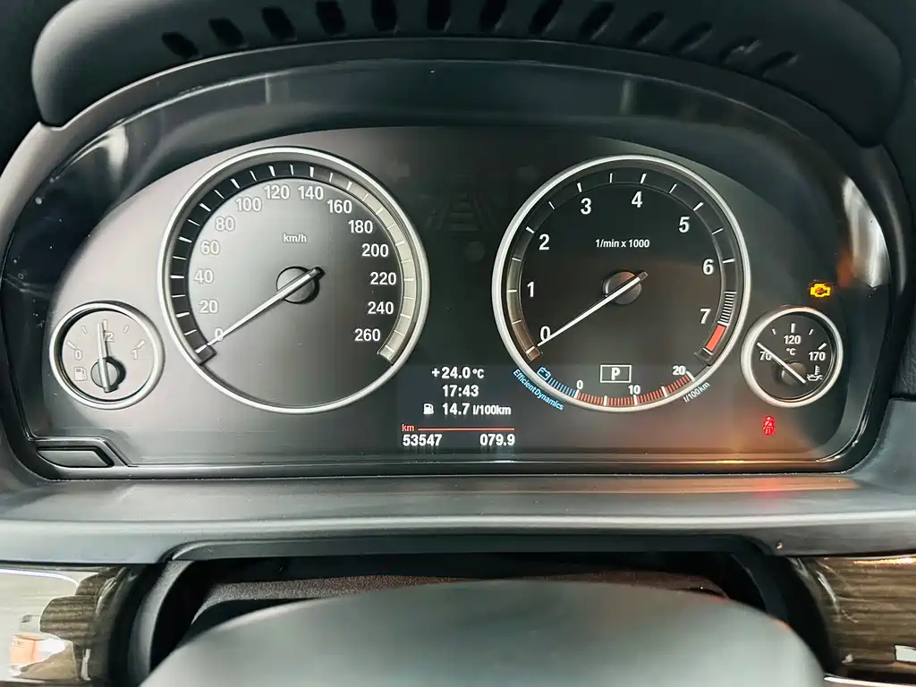 BMW 5 Series 2012 — фото 16