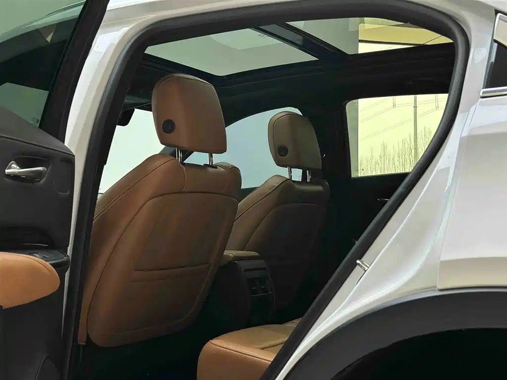 Cadillac XT4 2022 — фото 12