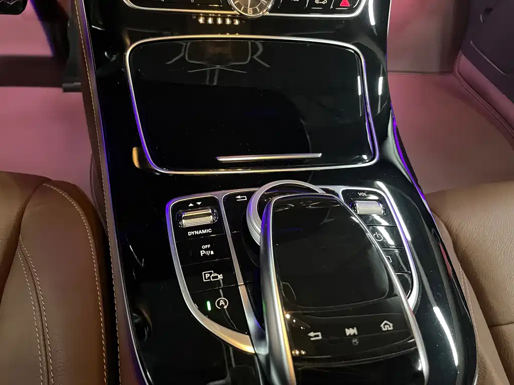 Mercedes-Benz E-Class 2017 — фото 16