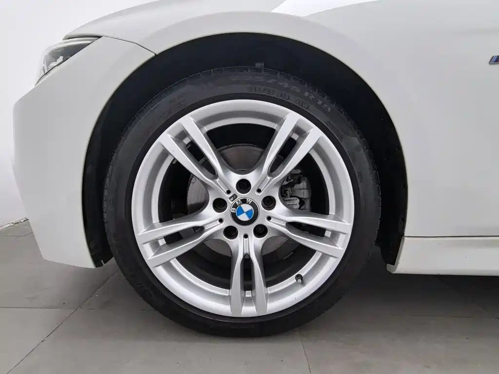 BMW 3 Series 2018 — фото 17