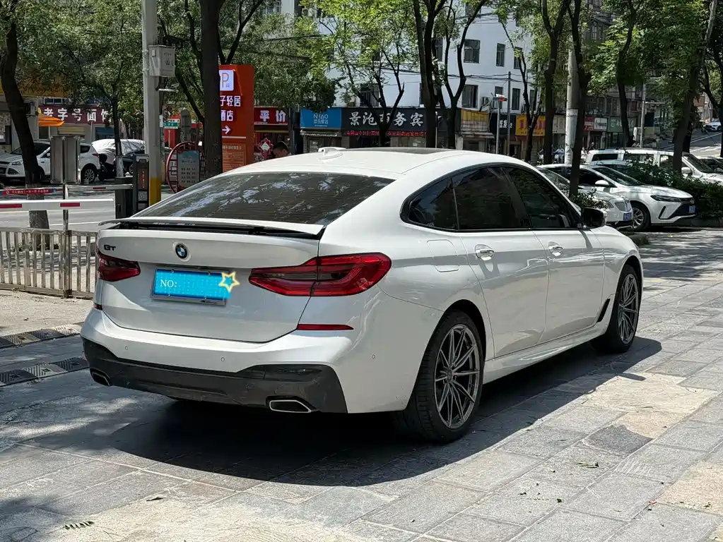 BMW 6 Series GT 2018 — фото 12