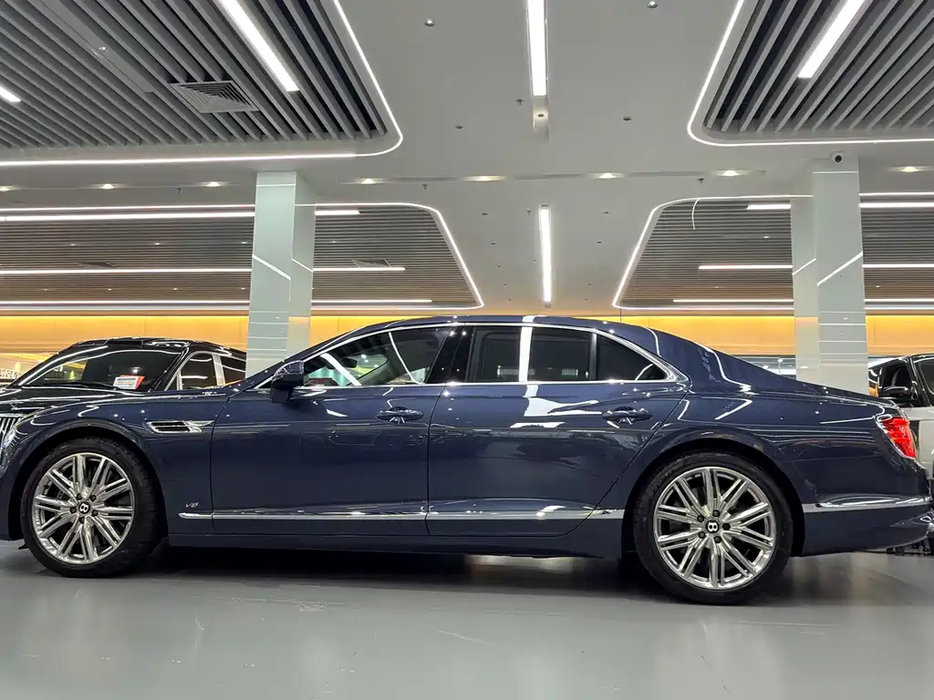 Bentley Flying Spur 2023 — фото 21