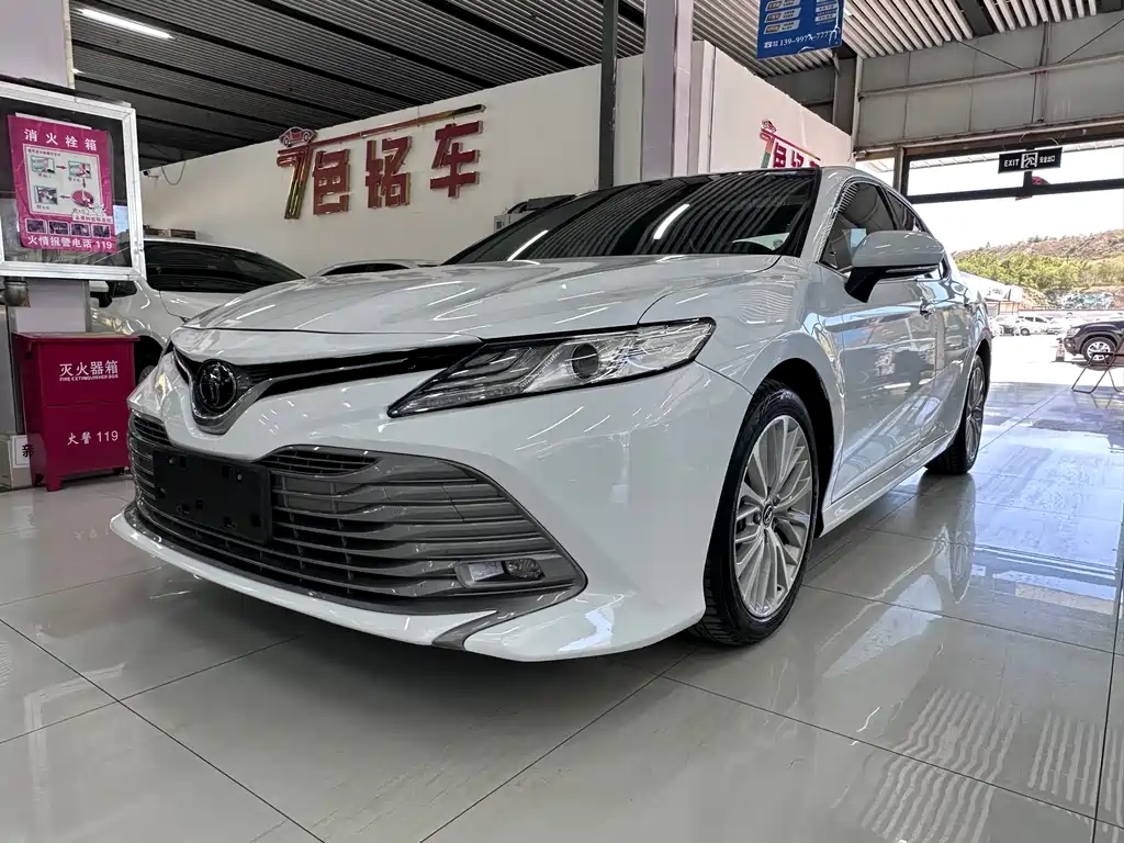 Toyota Camry 2018 — фото 1