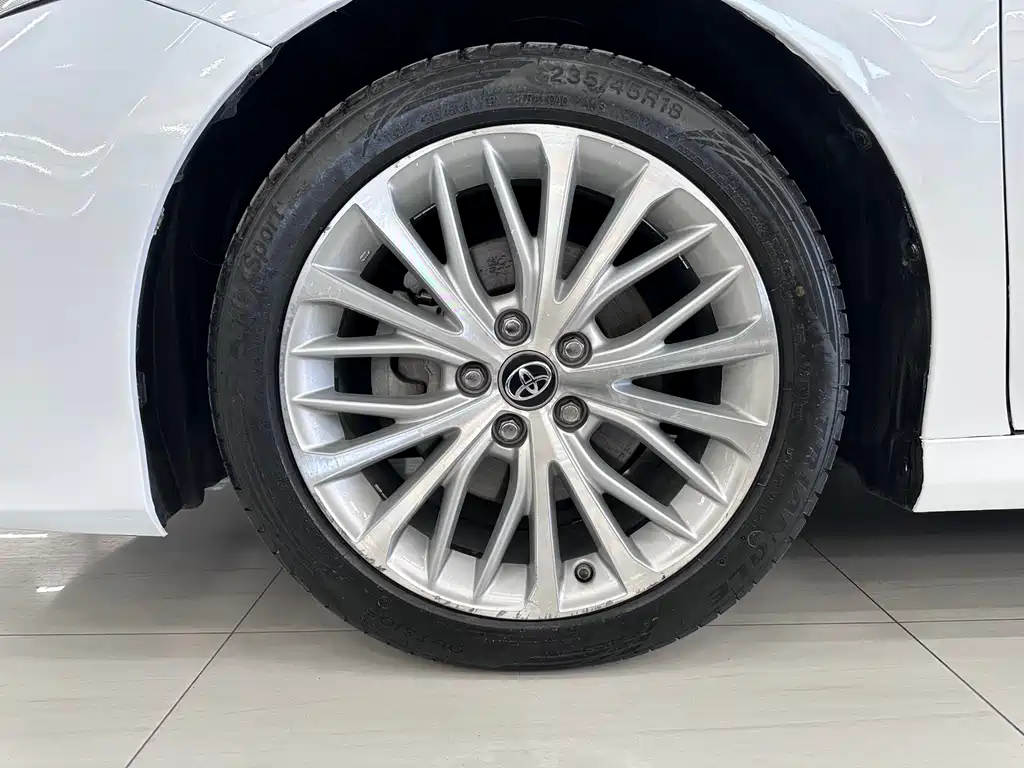 Toyota Camry 2018 — фото 8