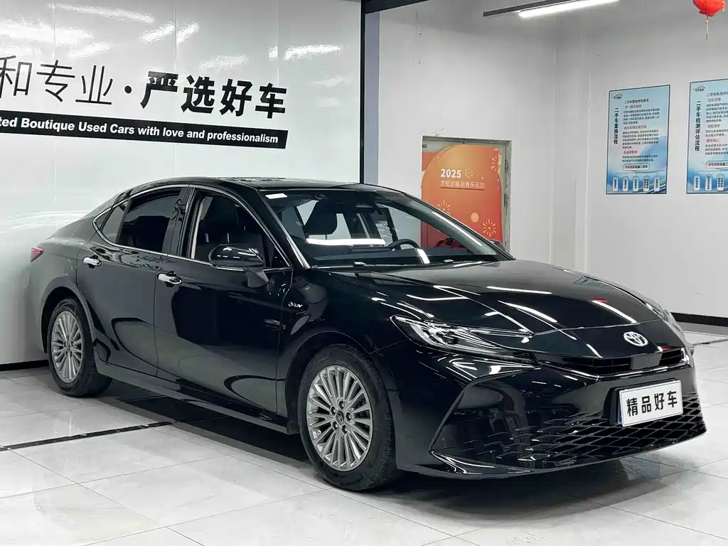 Toyota Camry 2024 — фото 3