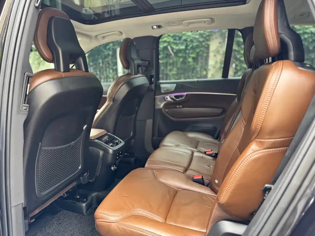 Volvo XC90 2022 — фото 19