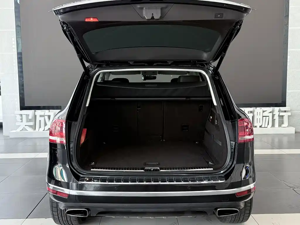 Volkswagen Touareg 2018 — фото 23