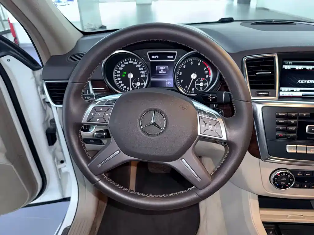 Mercedes-Benz M-Class 2013 — фото 15