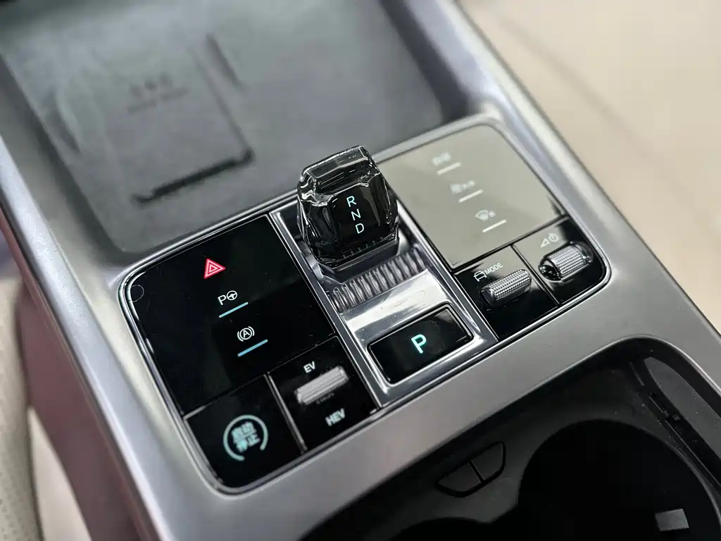 BYD Seal 07 DM-i 2025 — фото 13