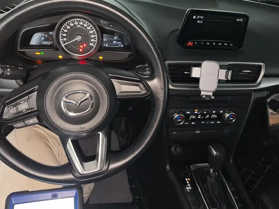 Mazda 3 Axela 2017 — фото 12