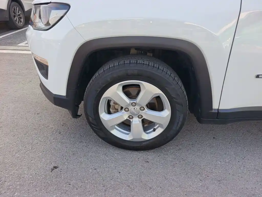 Jeep Compass 2018 — фото 23